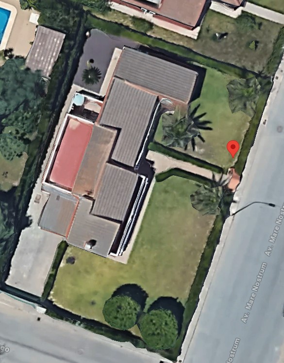 CHALET INDEPENDIENTE EN SEGUNDA LÍNEA DE LA VELETA CON PARCELA DE 840 M²