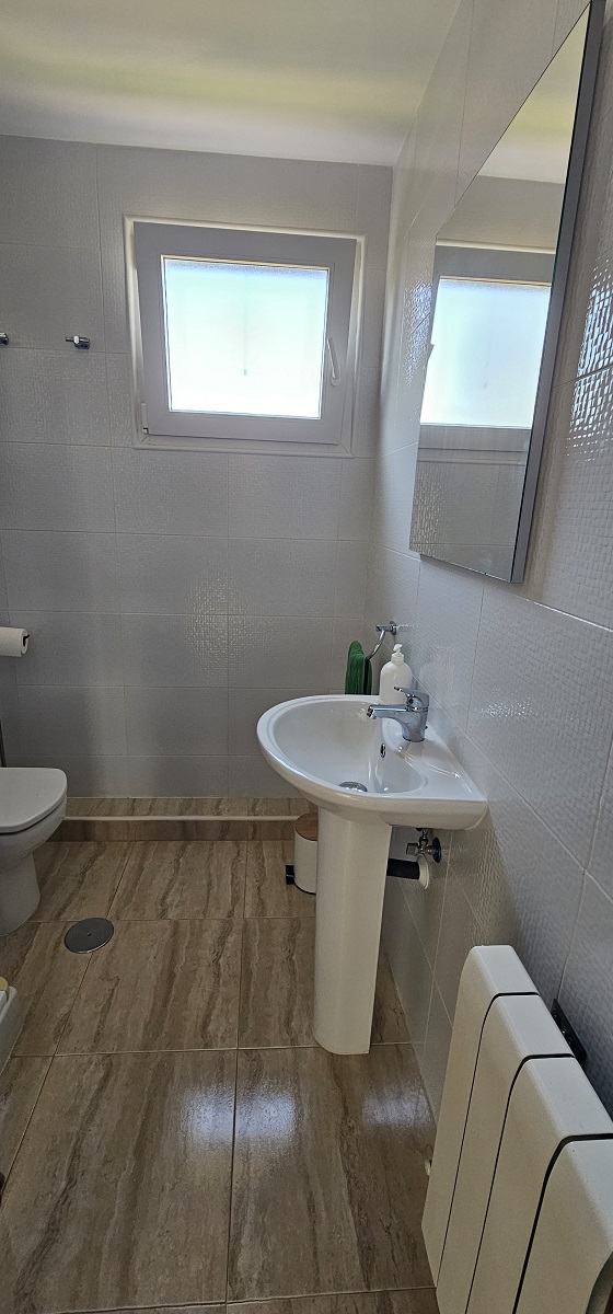 CHALET INDEPENDIENTE EN SEGUNDA LÍNEA DE LA VELETA CON PARCELA DE 840 M²