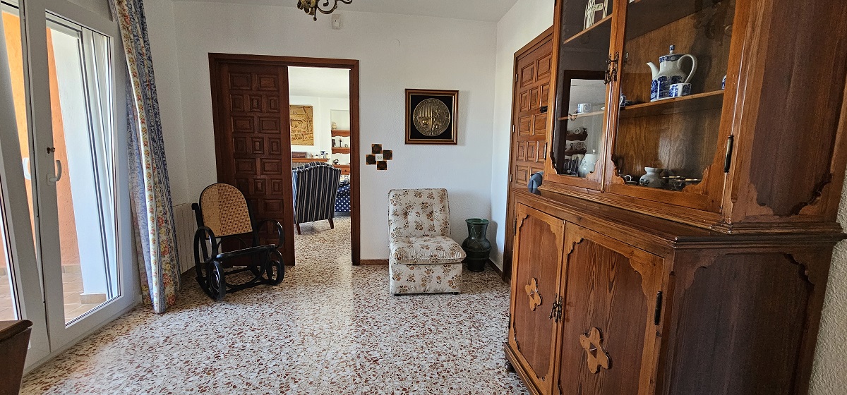 CHALET INDEPENDIENTE EN SEGUNDA LÍNEA DE LA VELETA CON PARCELA DE 840 M²