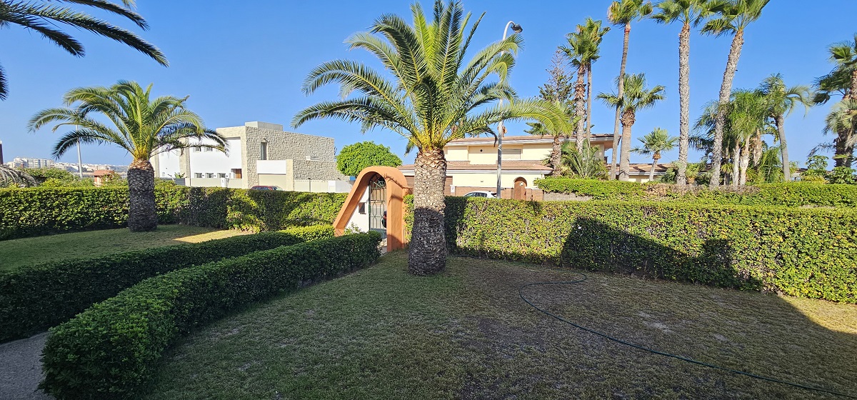 CHALET INDEPENDIENTE EN SEGUNDA LÍNEA DE LA VELETA CON PARCELA DE 840 M²
