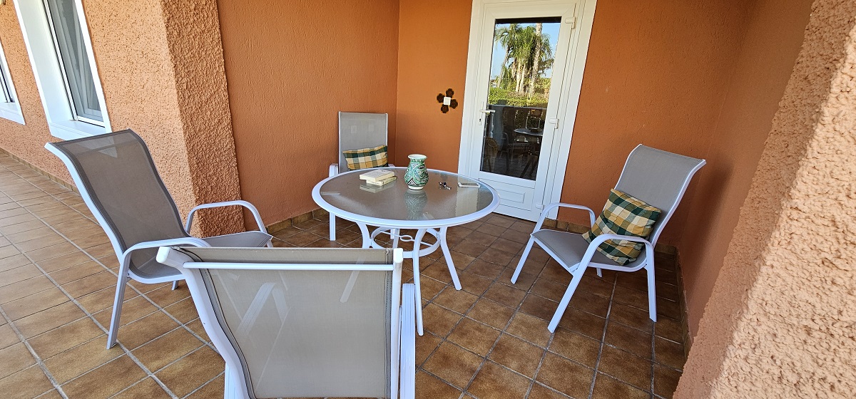 CHALET INDEPENDIENTE EN SEGUNDA LÍNEA DE LA VELETA CON PARCELA DE 840 M²