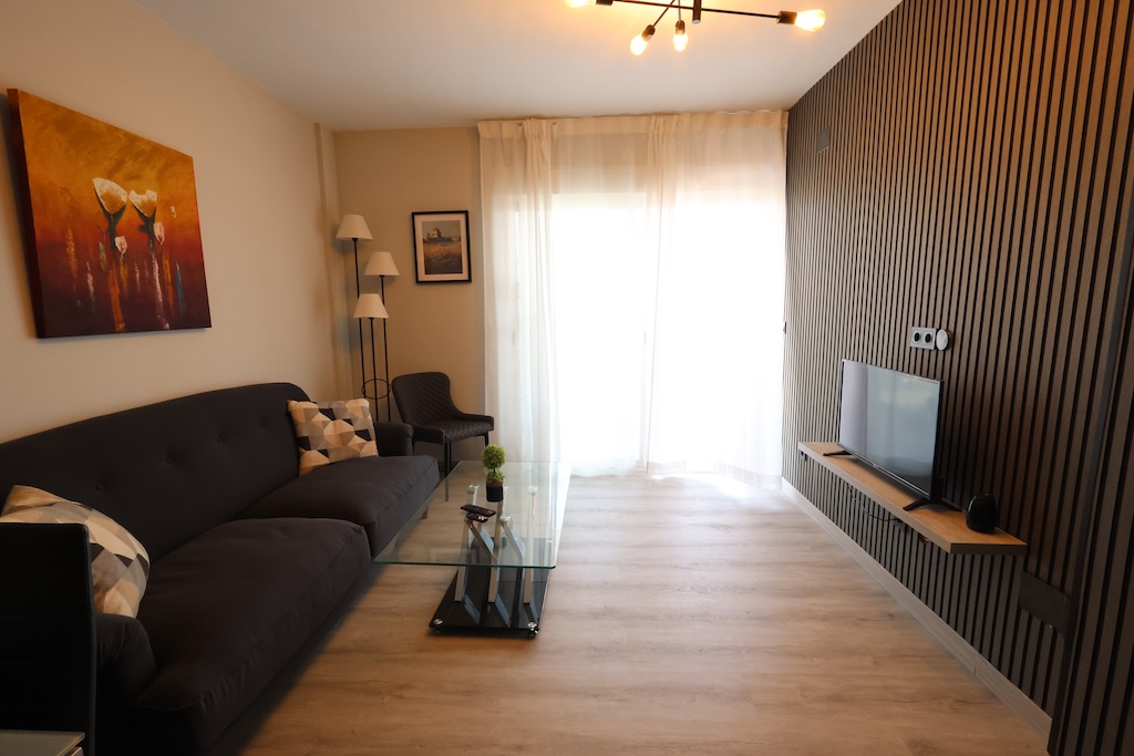 APARTAMENTO TOTALMENTE REFORMADO EN AGUAMARINA, CAMPOAMOR, CON PISCINA Y PARKING PRIVADO