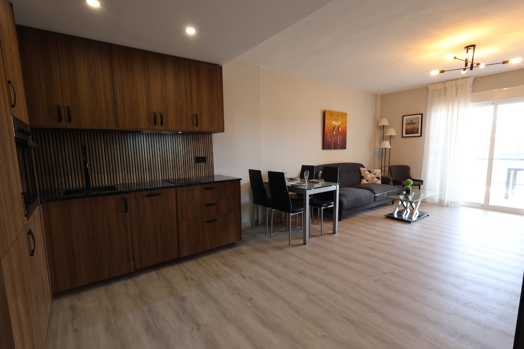 APARTAMENTO TOTALMENTE REFORMADO EN AGUAMARINA, CAMPOAMOR, CON PISCINA Y PARKING PRIVADO