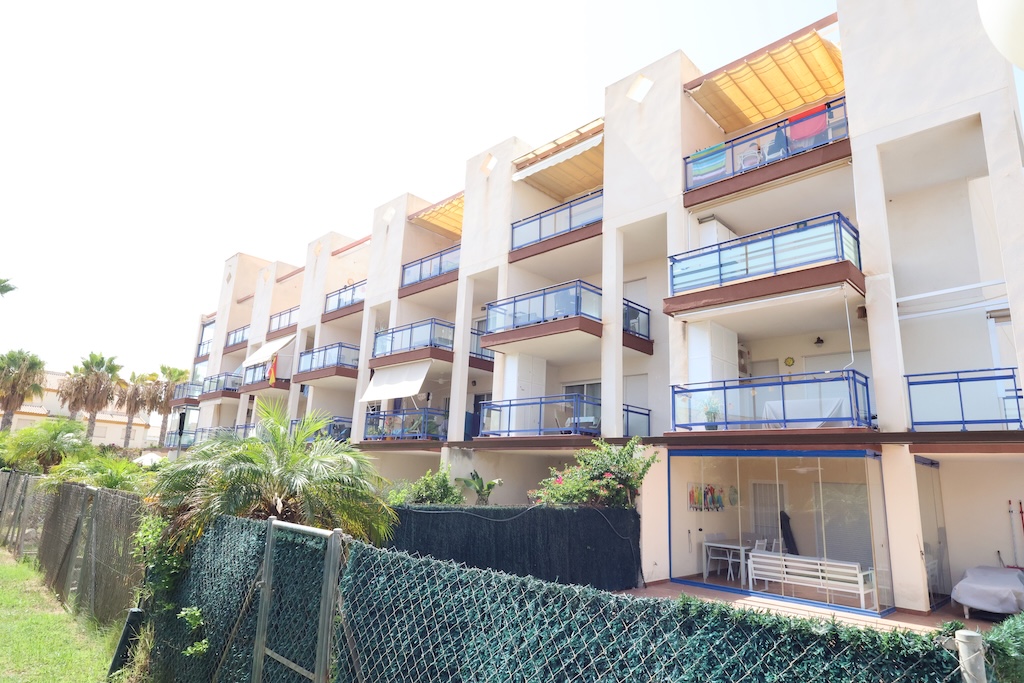 APARTAMENTO TOTALMENTE REFORMADO EN AGUAMARINA, CAMPOAMOR, CON PISCINA Y PARKING PRIVADO