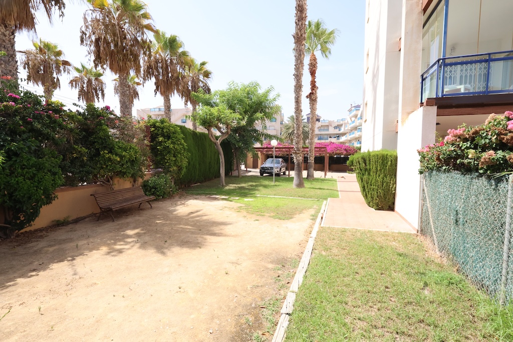 APARTAMENTO TOTALMENTE REFORMADO EN AGUAMARINA, CAMPOAMOR, CON PISCINA Y PARKING PRIVADO