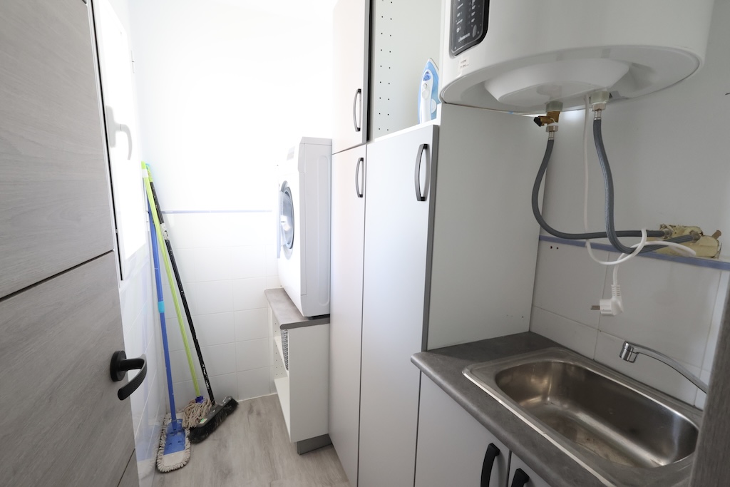 APARTAMENTO TOTALMENTE REFORMADO EN AGUAMARINA, CAMPOAMOR, CON PISCINA Y PARKING PRIVADO