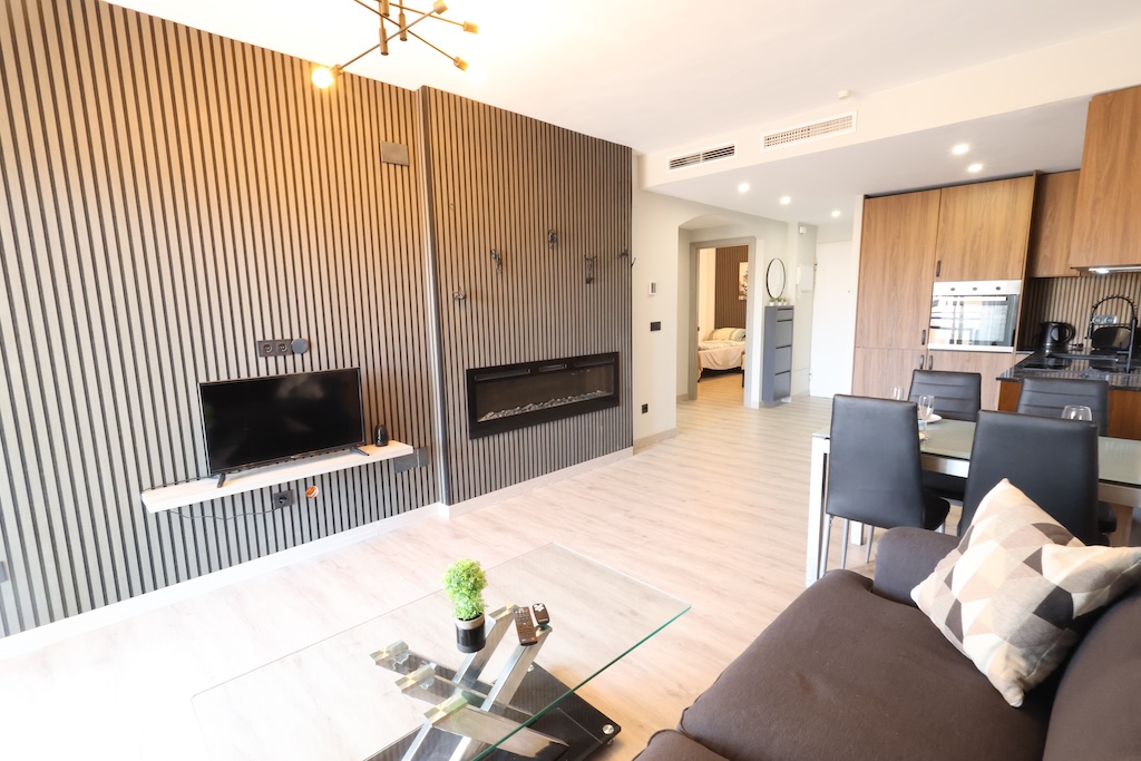 APARTAMENTO TOTALMENTE REFORMADO EN AGUAMARINA, CAMPOAMOR, CON PISCINA Y PARKING PRIVADO