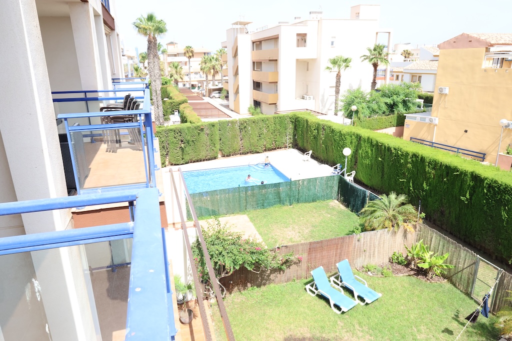 APARTAMENTO TOTALMENTE REFORMADO EN AGUAMARINA, CAMPOAMOR, CON PISCINA Y PARKING PRIVADO