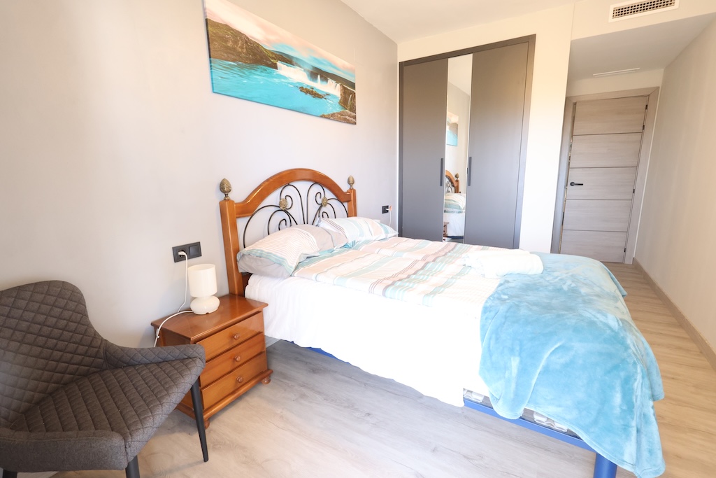 APARTAMENTO TOTALMENTE REFORMADO EN AGUAMARINA, CAMPOAMOR, CON PISCINA Y PARKING PRIVADO