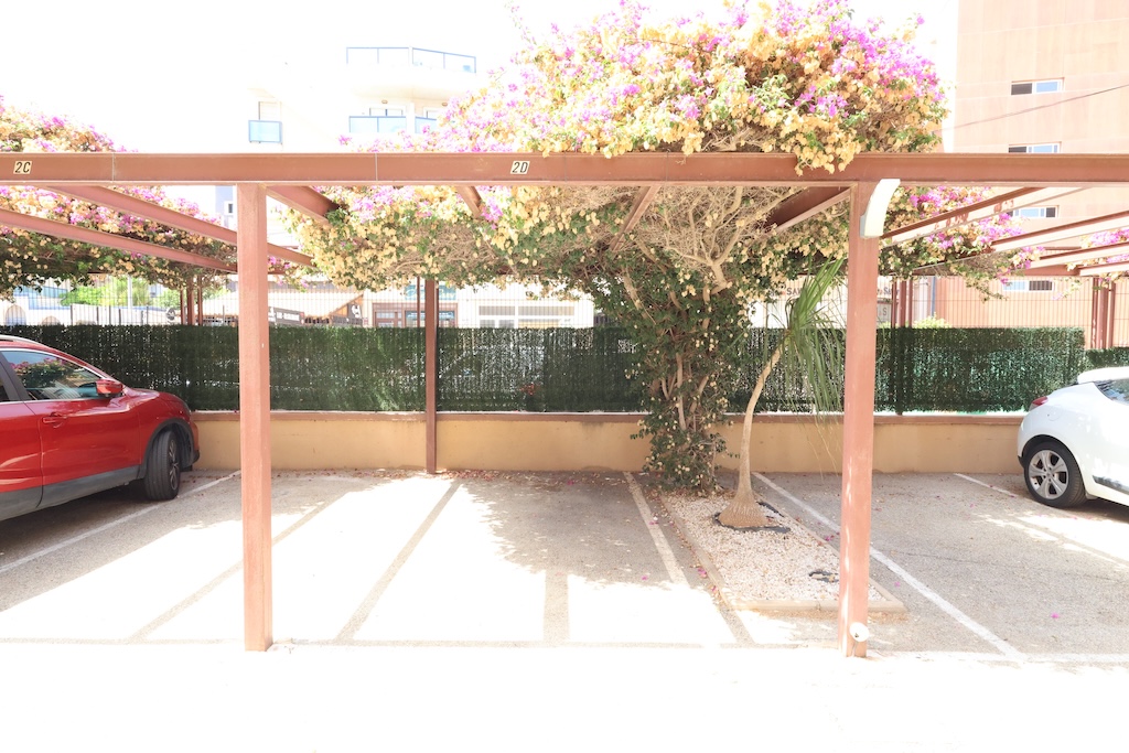 APARTAMENTO TOTALMENTE REFORMADO EN AGUAMARINA, CAMPOAMOR, CON PISCINA Y PARKING PRIVADO