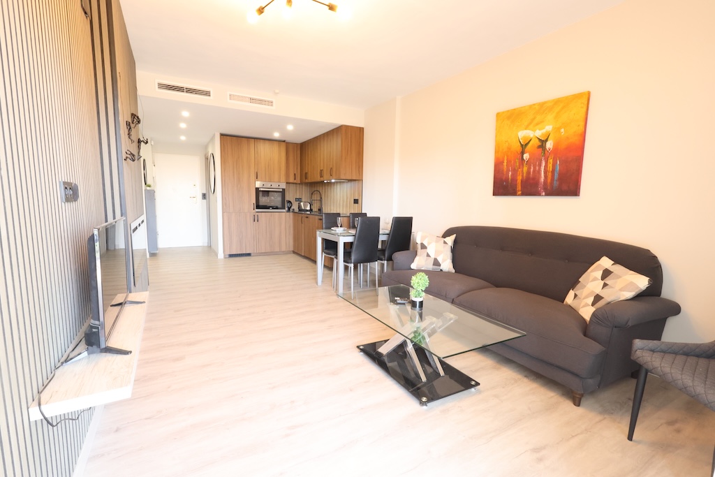 APARTAMENTO TOTALMENTE REFORMADO EN AGUAMARINA, CAMPOAMOR, CON PISCINA Y PARKING PRIVADO