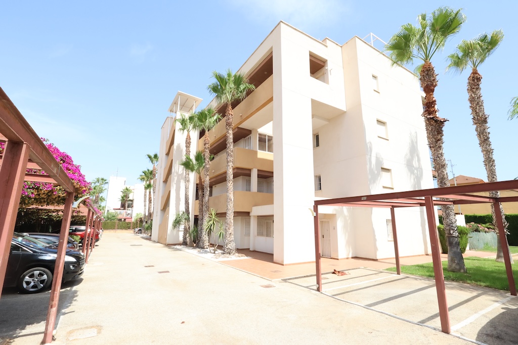 APARTAMENTO TOTALMENTE REFORMADO EN AGUAMARINA, CAMPOAMOR, CON PISCINA Y PARKING PRIVADO