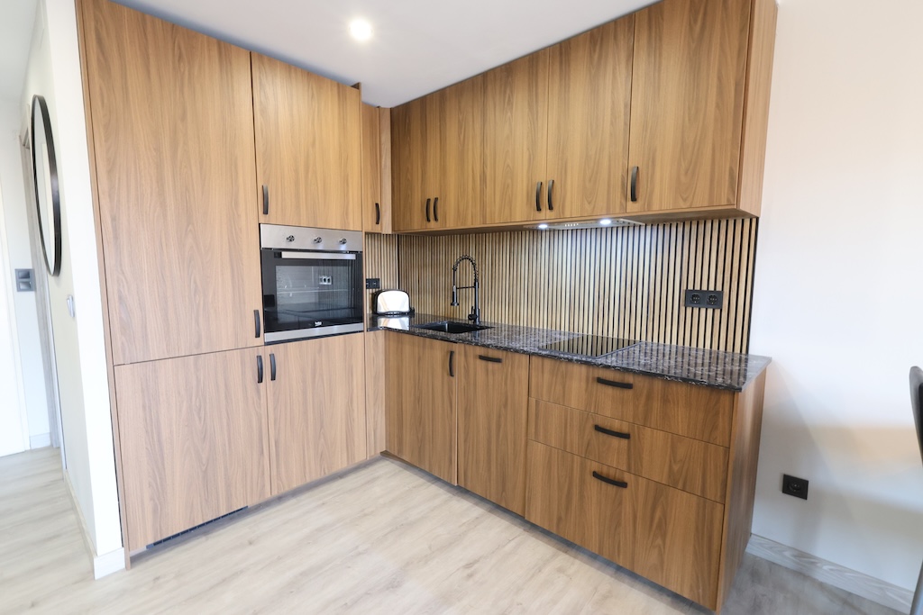 APARTAMENTO TOTALMENTE REFORMADO EN AGUAMARINA, CAMPOAMOR, CON PISCINA Y PARKING PRIVADO
