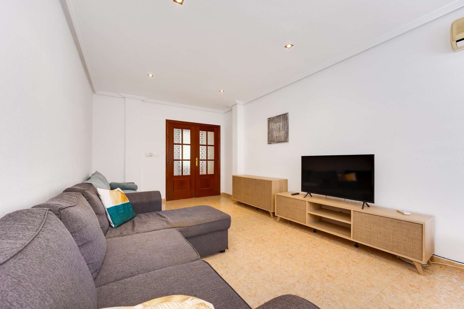 AMPLIO APARTAMENTO EN SAN MIGUEL DE SALINAS – 3 DORMITORIOS, 2 BAÑOS, PISCINA Y GARAJE