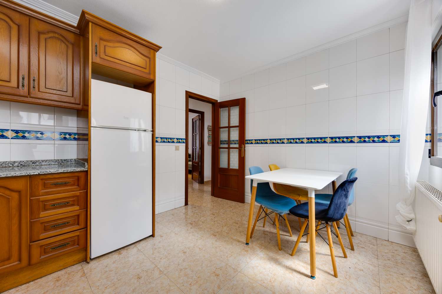 AMPLIO APARTAMENTO EN SAN MIGUEL DE SALINAS – 3 DORMITORIOS, 2 BAÑOS, PISCINA Y GARAJE
