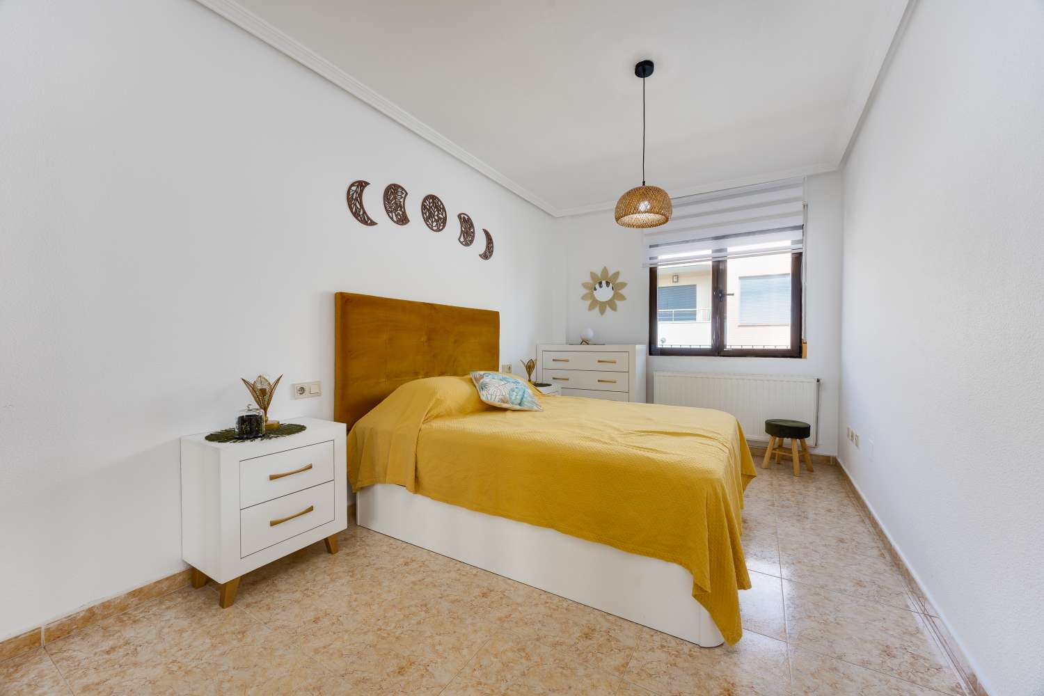 AMPLIO APARTAMENTO EN SAN MIGUEL DE SALINAS – 3 DORMITORIOS, 2 BAÑOS, PISCINA Y GARAJE