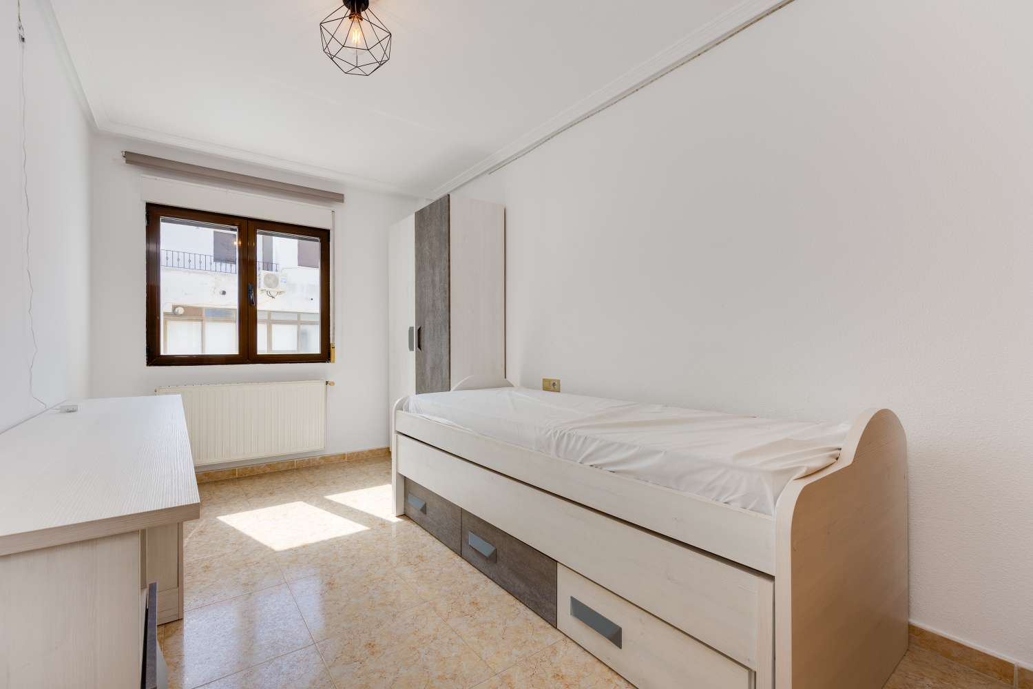 AMPLIO APARTAMENTO EN SAN MIGUEL DE SALINAS – 3 DORMITORIOS, 2 BAÑOS, PISCINA Y GARAJE