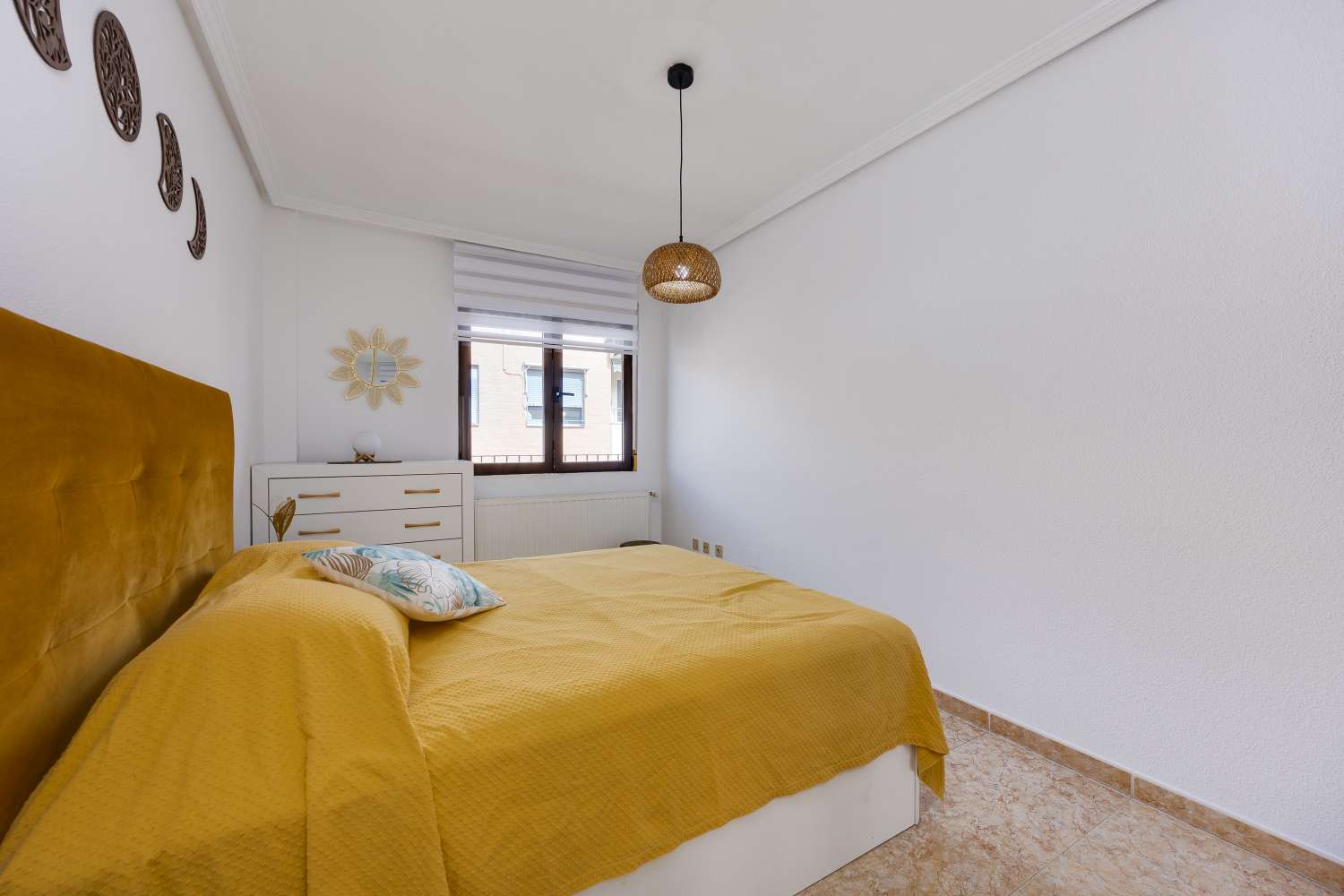 AMPLIO APARTAMENTO EN SAN MIGUEL DE SALINAS – 3 DORMITORIOS, 2 BAÑOS, PISCINA Y GARAJE