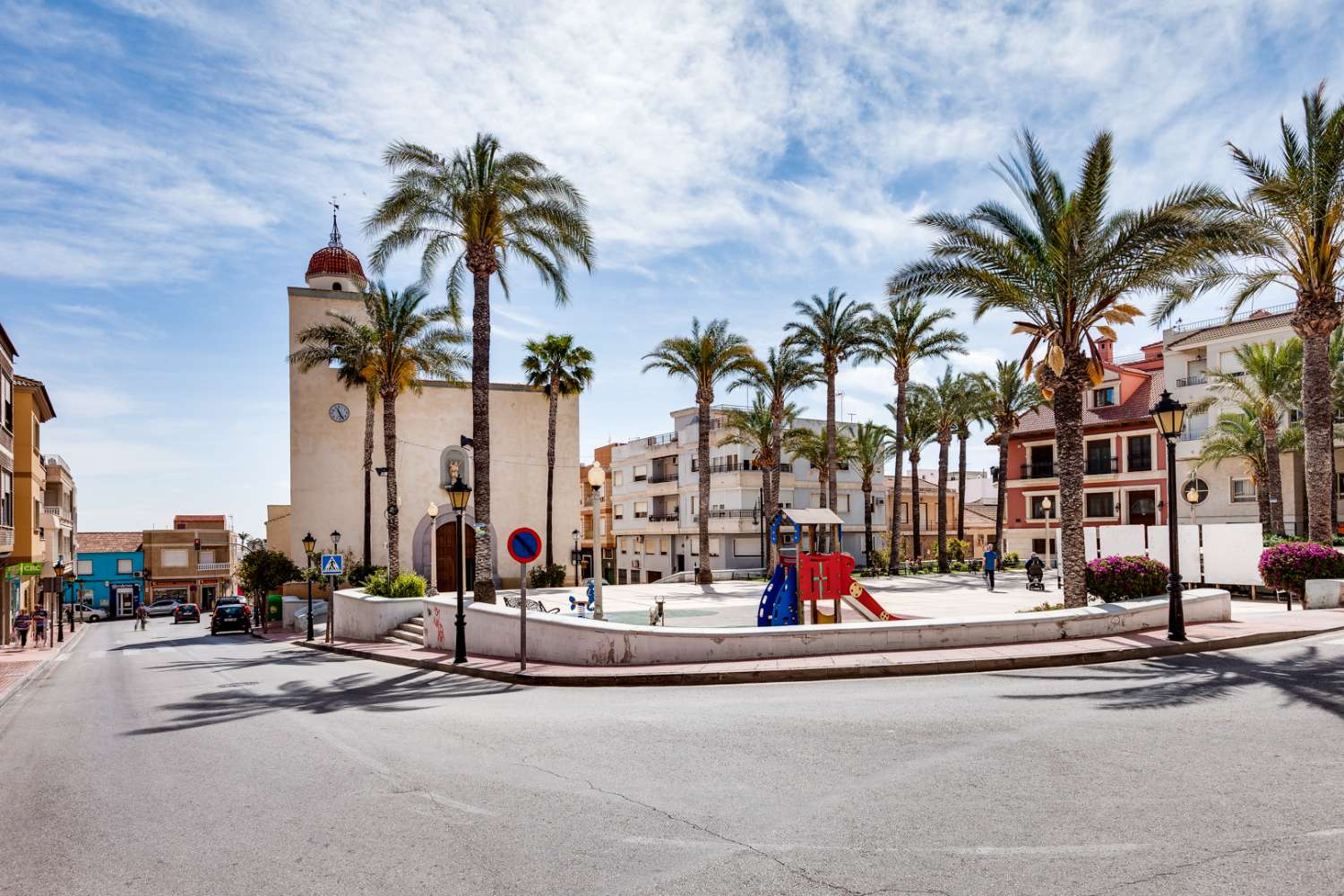 AMPLIO APARTAMENTO EN SAN MIGUEL DE SALINAS – 3 DORMITORIOS, 2 BAÑOS, PISCINA Y GARAJE