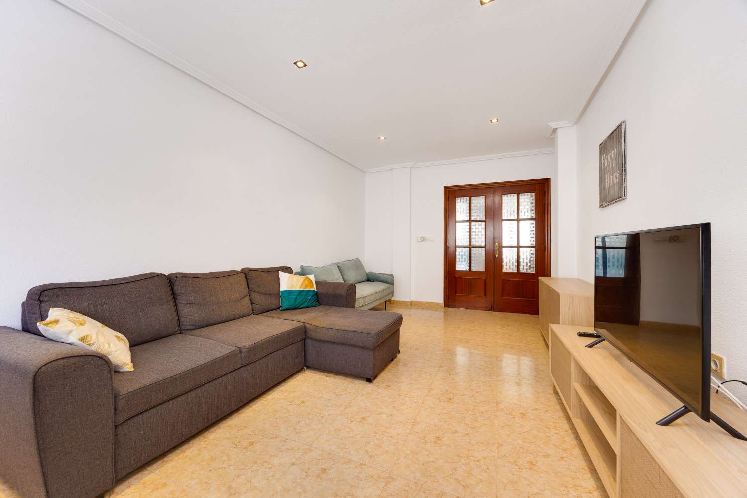 AMPLIO APARTAMENTO EN SAN MIGUEL DE SALINAS – 3 DORMITORIOS, 2 BAÑOS, PISCINA Y GARAJE