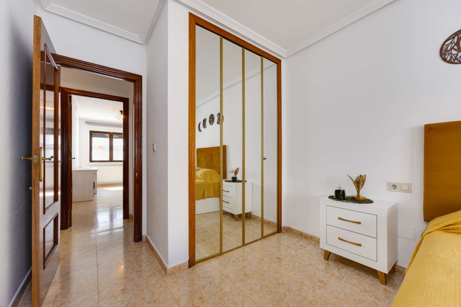 AMPLIO APARTAMENTO EN SAN MIGUEL DE SALINAS – 3 DORMITORIOS, 2 BAÑOS, PISCINA Y GARAJE