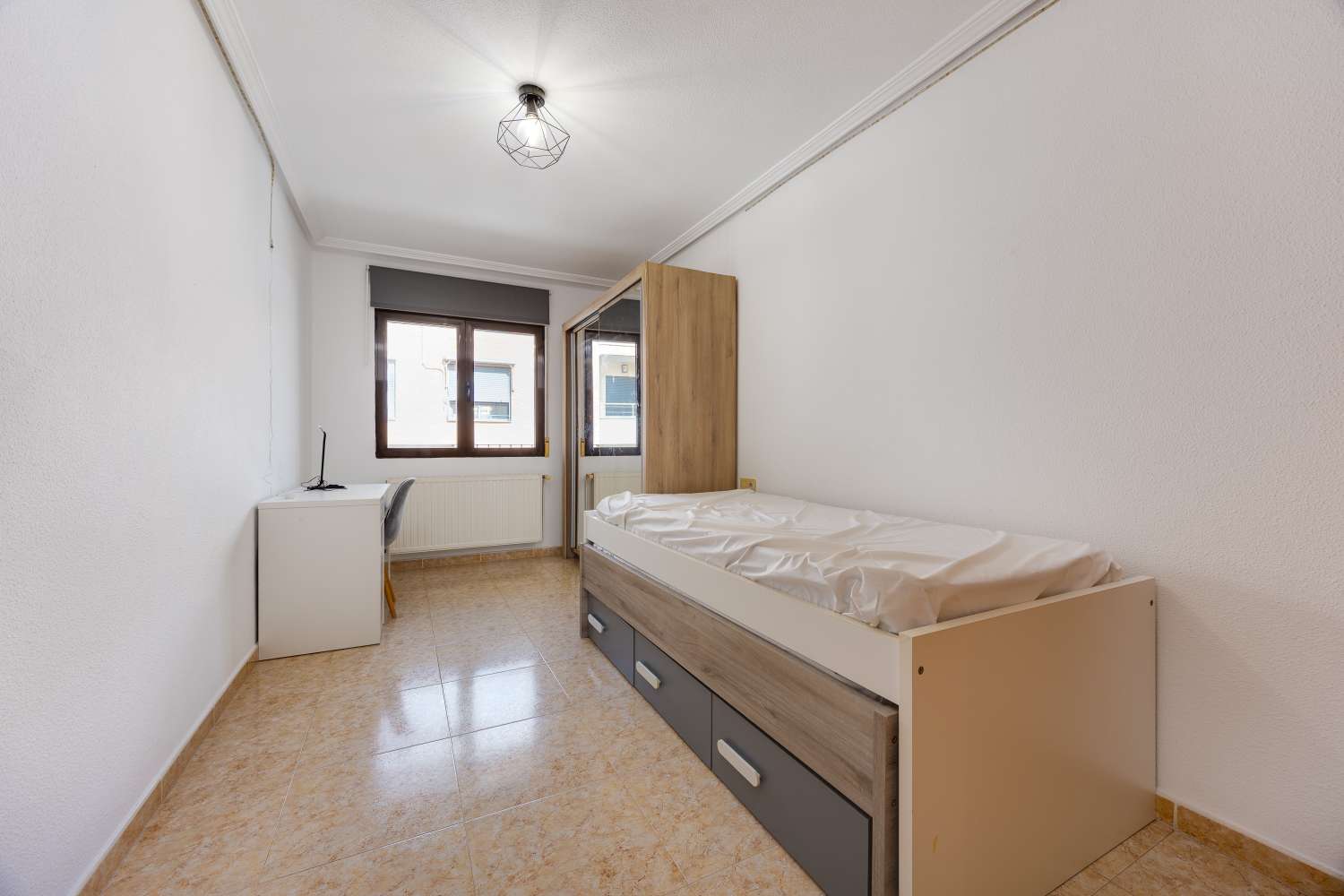 AMPLIO APARTAMENTO EN SAN MIGUEL DE SALINAS – 3 DORMITORIOS, 2 BAÑOS, PISCINA Y GARAJE