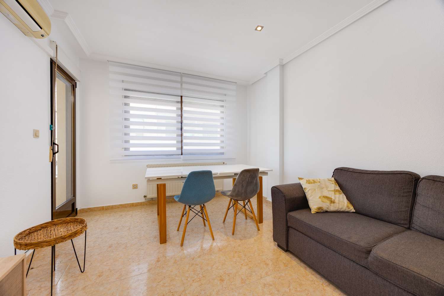 AMPLIO APARTAMENTO EN SAN MIGUEL DE SALINAS – 3 DORMITORIOS, 2 BAÑOS, PISCINA Y GARAJE