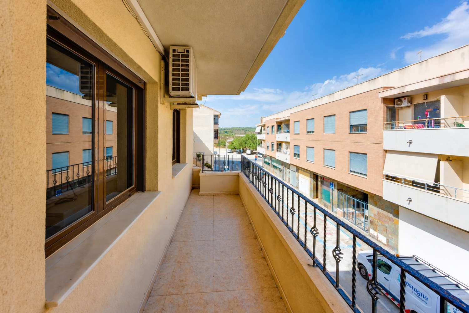 AMPLIO APARTAMENTO EN SAN MIGUEL DE SALINAS – 3 DORMITORIOS, 2 BAÑOS, PISCINA Y GARAJE