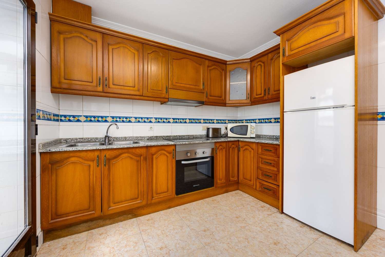 AMPLIO APARTAMENTO EN SAN MIGUEL DE SALINAS – 3 DORMITORIOS, 2 BAÑOS, PISCINA Y GARAJE