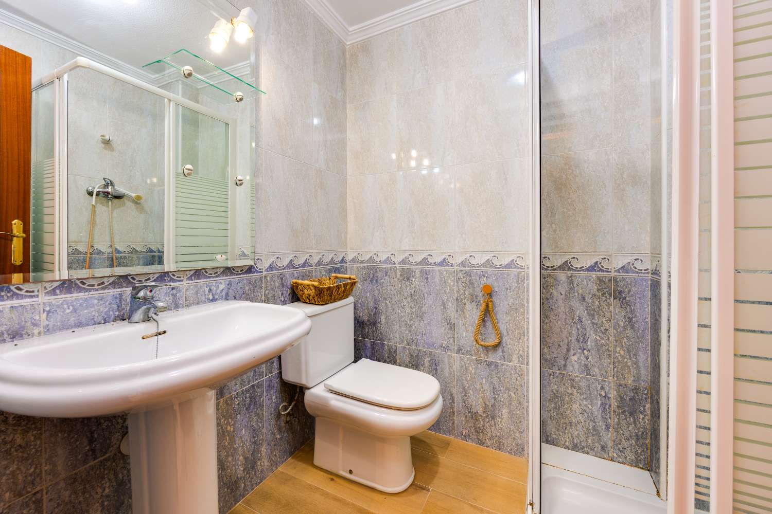 AMPLIO APARTAMENTO EN SAN MIGUEL DE SALINAS – 3 DORMITORIOS, 2 BAÑOS, PISCINA Y GARAJE