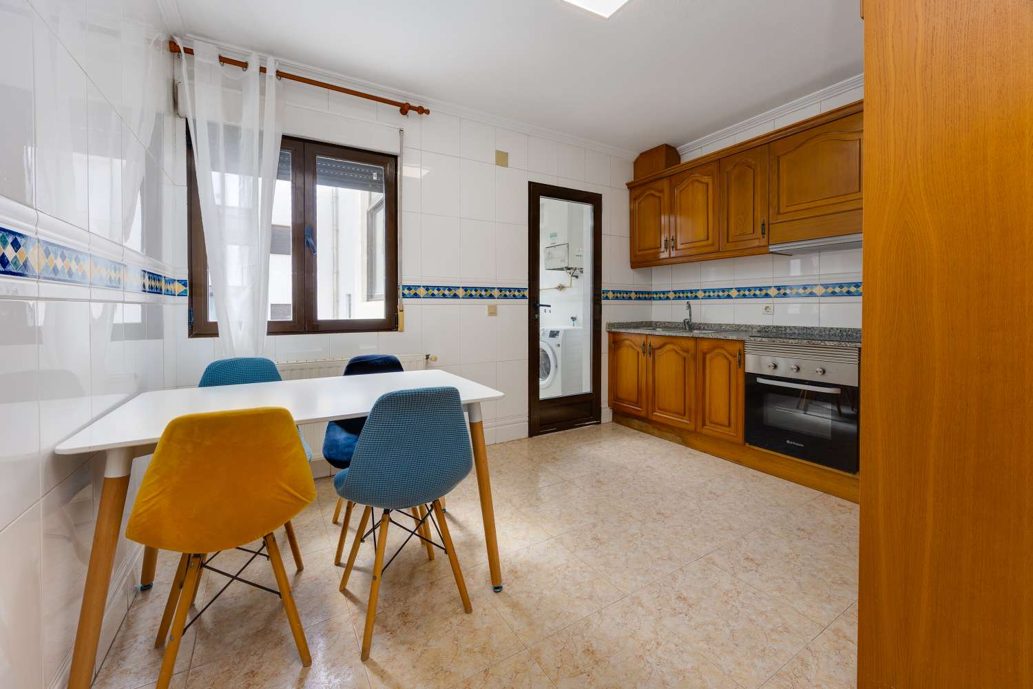 AMPLIO APARTAMENTO EN SAN MIGUEL DE SALINAS – 3 DORMITORIOS, 2 BAÑOS, PISCINA Y GARAJE