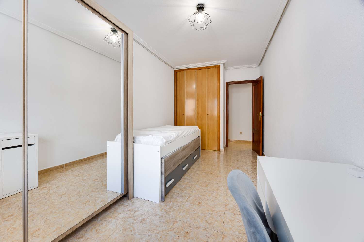 AMPLIO APARTAMENTO EN SAN MIGUEL DE SALINAS – 3 DORMITORIOS, 2 BAÑOS, PISCINA Y GARAJE