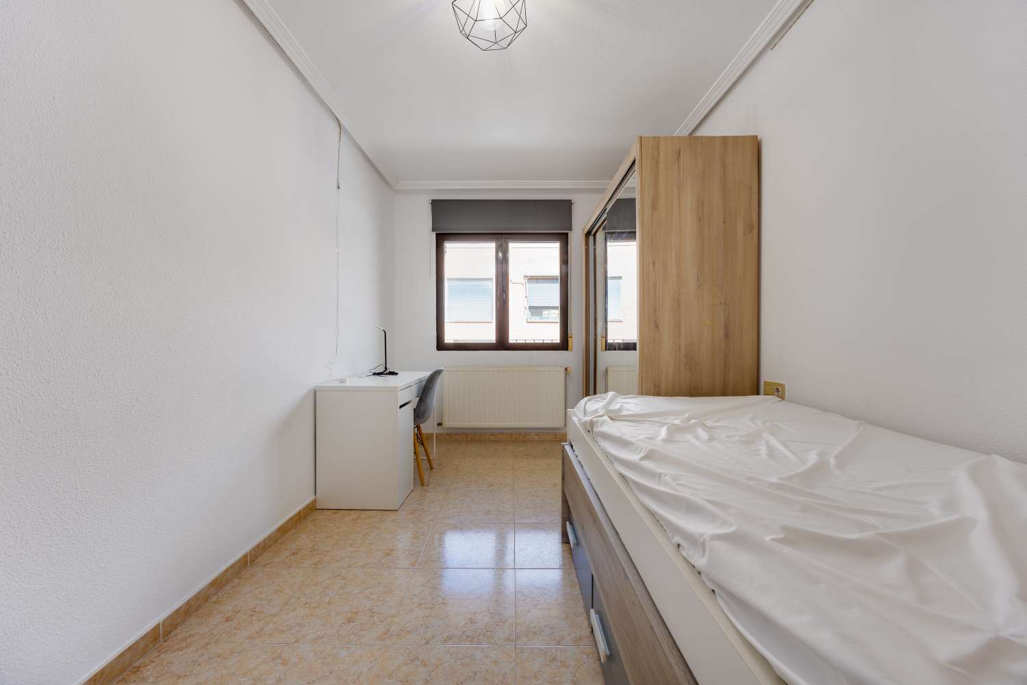 AMPLIO APARTAMENTO EN SAN MIGUEL DE SALINAS – 3 DORMITORIOS, 2 BAÑOS, PISCINA Y GARAJE