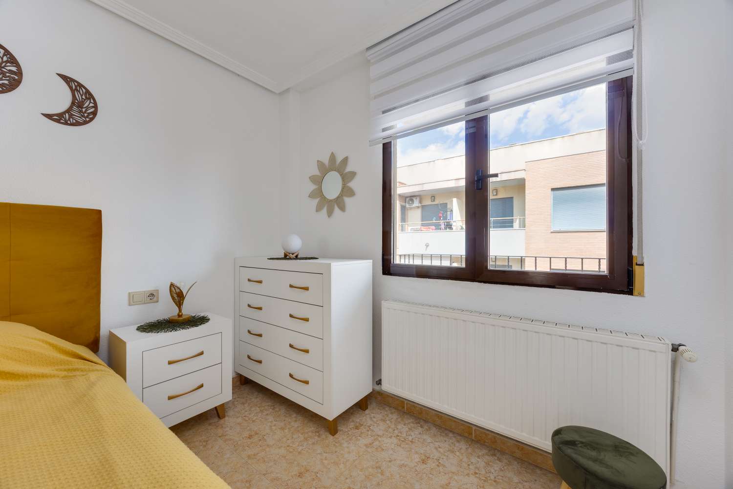 AMPLIO APARTAMENTO EN SAN MIGUEL DE SALINAS – 3 DORMITORIOS, 2 BAÑOS, PISCINA Y GARAJE