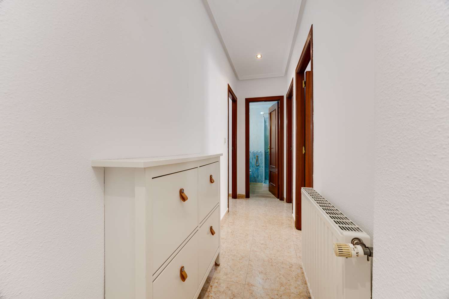 AMPLIO APARTAMENTO EN SAN MIGUEL DE SALINAS – 3 DORMITORIOS, 2 BAÑOS, PISCINA Y GARAJE