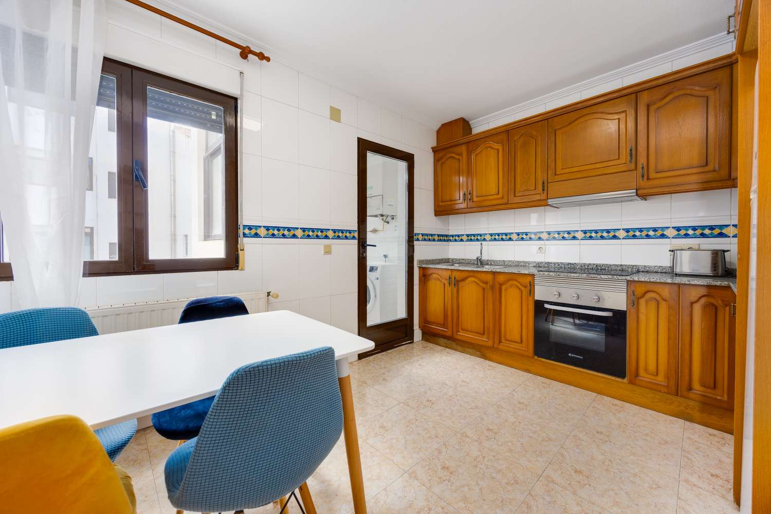 AMPLIO APARTAMENTO EN SAN MIGUEL DE SALINAS – 3 DORMITORIOS, 2 BAÑOS, PISCINA Y GARAJE