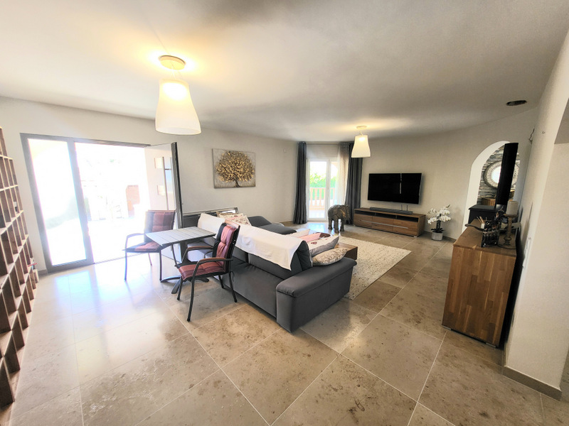 VILLA DE LUJO EN CIUDAD QUESADA – 420 M² CONSTRUIDOS, PARCELA DE 800 M², 4 DORMITORIOS Y PISCINA PRIVADA