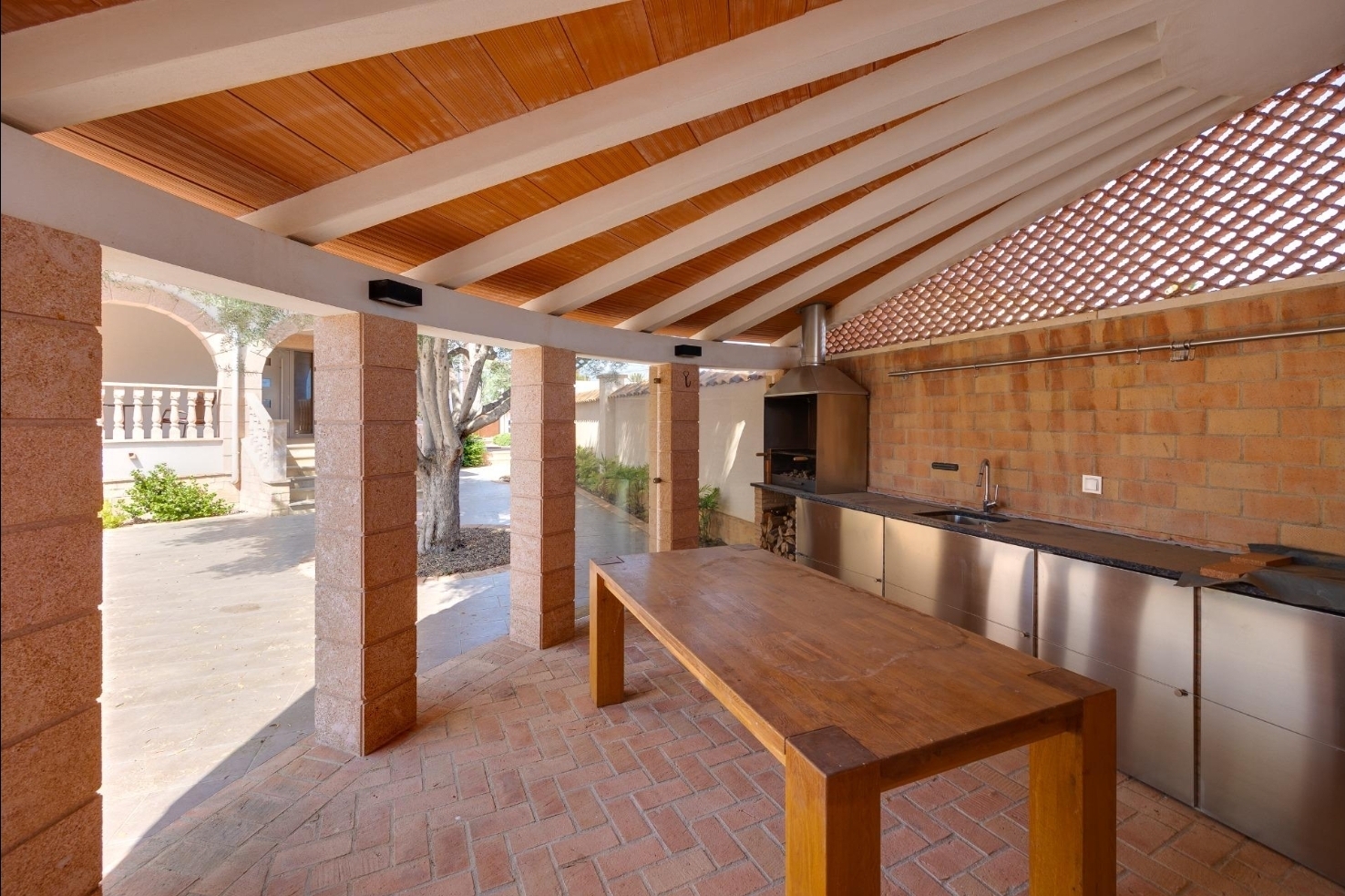 VILLA DE LUJO EN CIUDAD QUESADA – 420 M² CONSTRUIDOS, PARCELA DE 800 M², 4 DORMITORIOS Y PISCINA PRIVADA