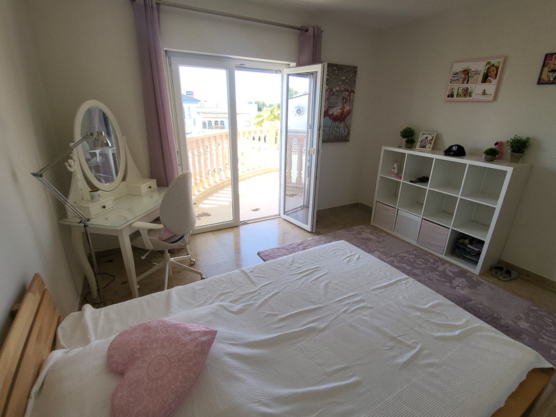VILLA DE LUJO EN CIUDAD QUESADA – 420 M² CONSTRUIDOS, PARCELA DE 800 M², 4 DORMITORIOS Y PISCINA PRIVADA