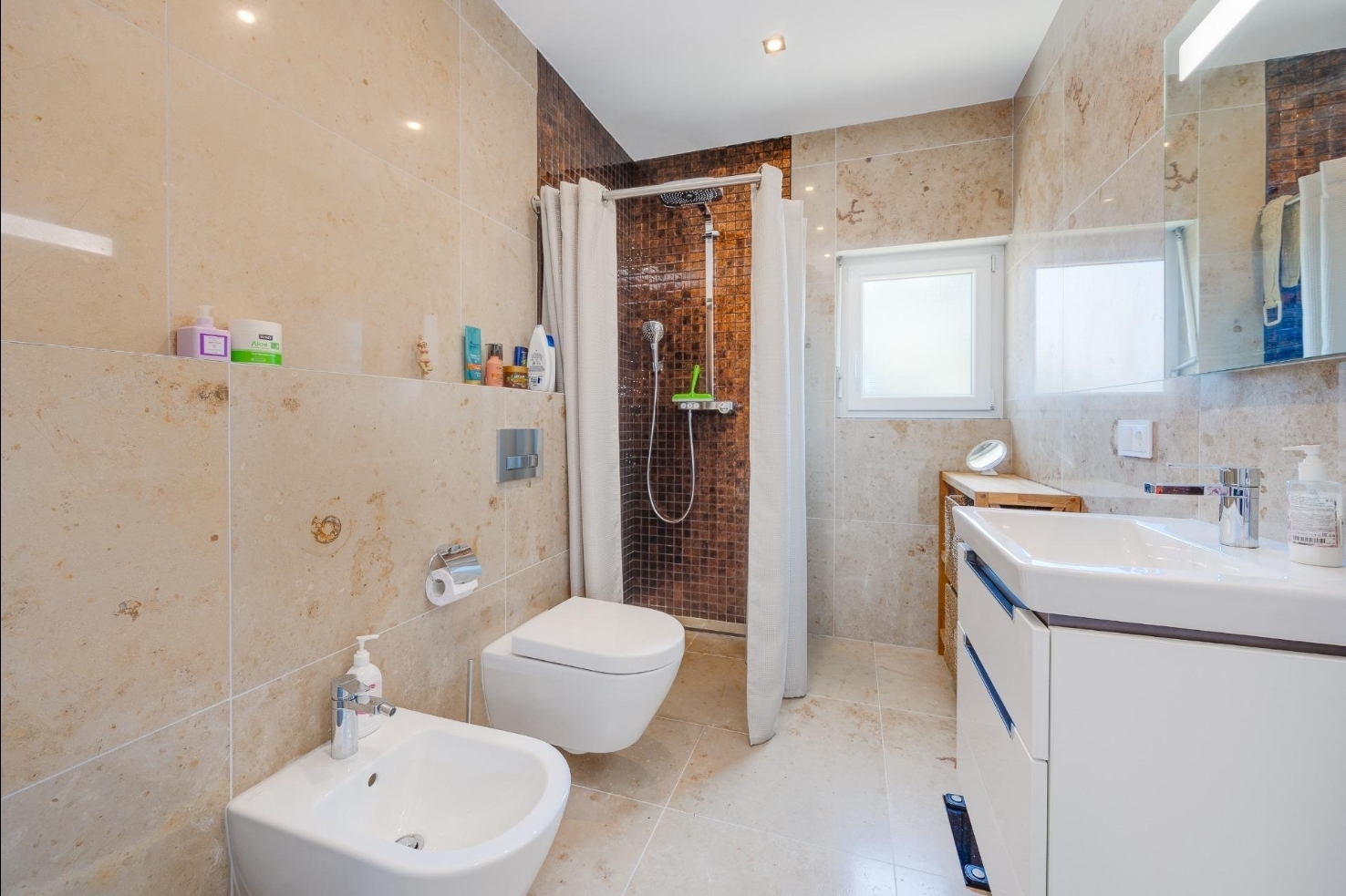 VILLA DE LUJO EN CIUDAD QUESADA – 420 M² CONSTRUIDOS, PARCELA DE 800 M², 4 DORMITORIOS Y PISCINA PRIVADA