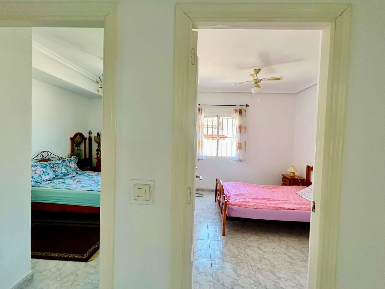 VILLA CON AMPLIO JARDÍN PRIVADO Y PISCINA COMUNITARIA EN SAN LUIS, TORREVIEJA