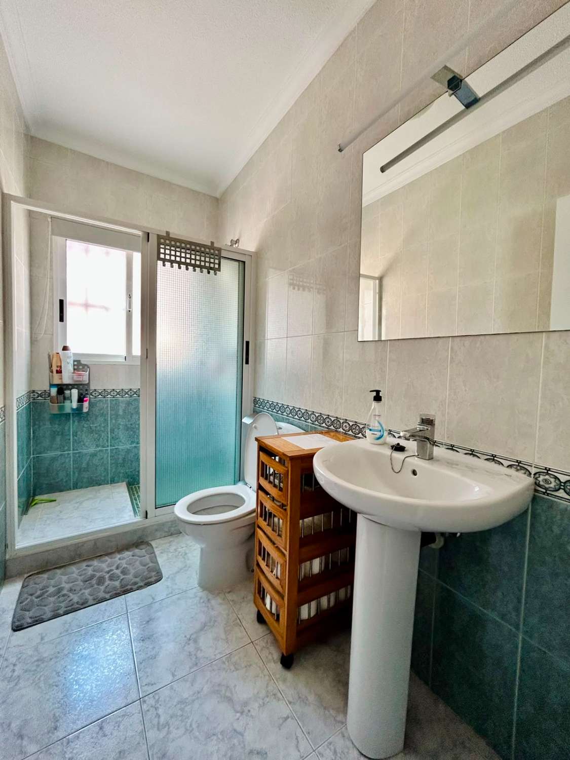 VILLA CON AMPLIO JARDÍN PRIVADO Y PISCINA COMUNITARIA EN SAN LUIS, TORREVIEJA