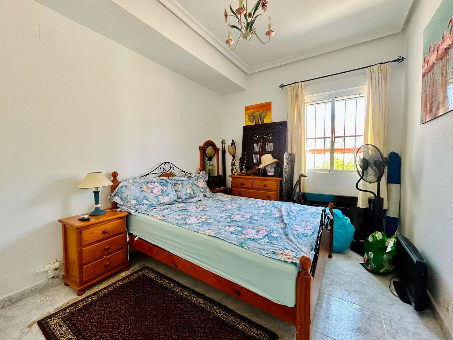 VILLA CON AMPLIO JARDÍN PRIVADO Y PISCINA COMUNITARIA EN SAN LUIS, TORREVIEJA