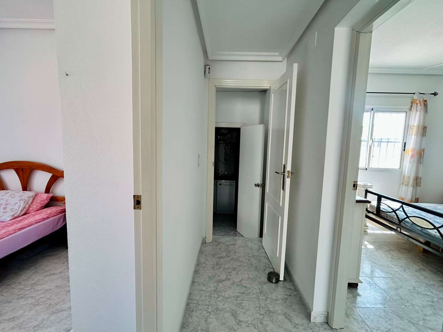 VILLA CON AMPLIO JARDÍN PRIVADO Y PISCINA COMUNITARIA EN SAN LUIS, TORREVIEJA