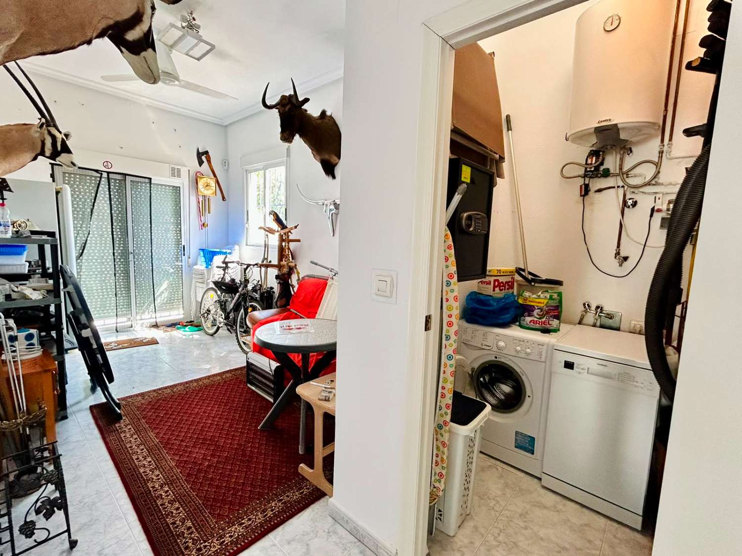 VILLA CON AMPLIO JARDÍN PRIVADO Y PISCINA COMUNITARIA EN SAN LUIS, TORREVIEJA