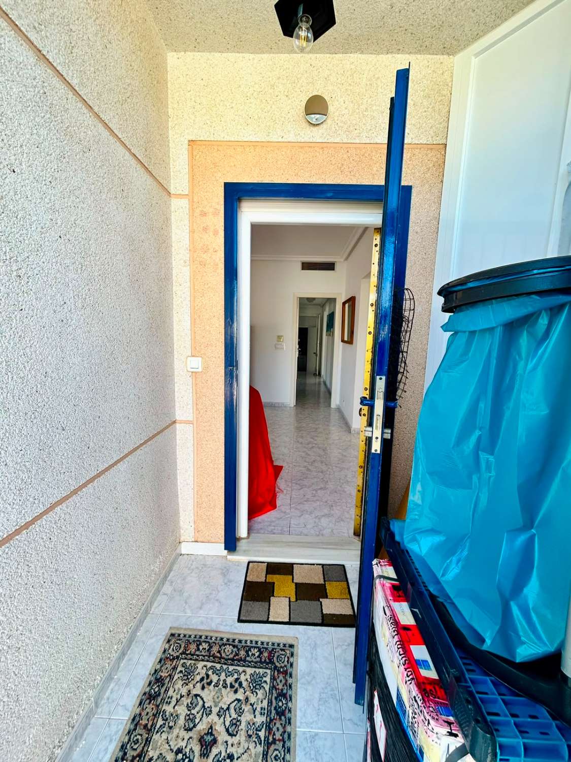 VILLA CON AMPLIO JARDÍN PRIVADO Y PISCINA COMUNITARIA EN SAN LUIS, TORREVIEJA