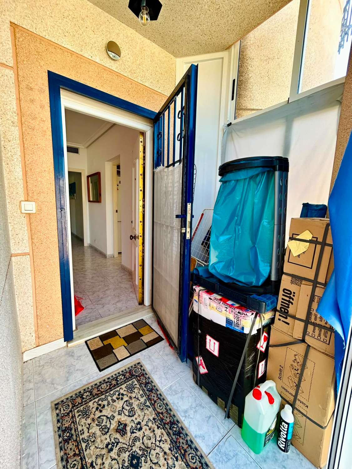 VILLA CON AMPLIO JARDÍN PRIVADO Y PISCINA COMUNITARIA EN SAN LUIS, TORREVIEJA