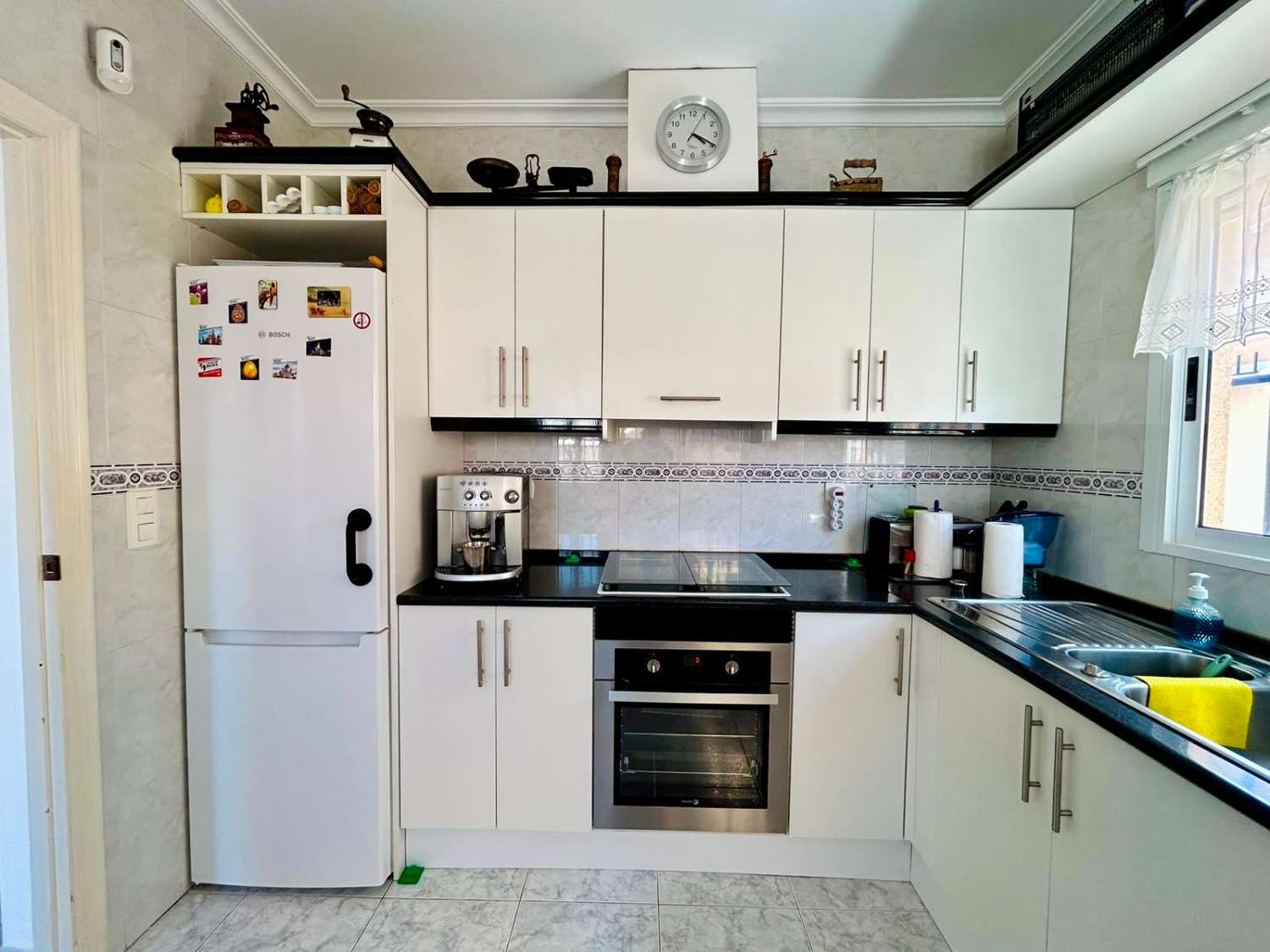 VILLA CON AMPLIO JARDÍN PRIVADO Y PISCINA COMUNITARIA EN SAN LUIS, TORREVIEJA