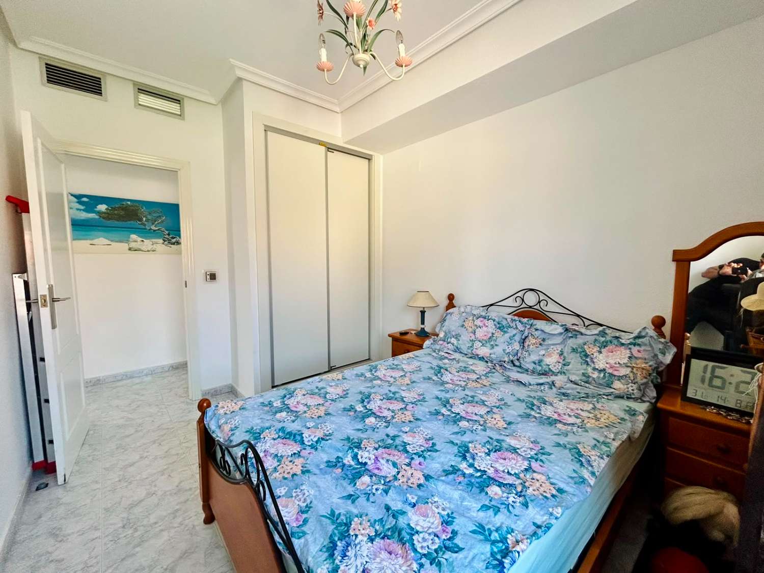 VILLA CON AMPLIO JARDÍN PRIVADO Y PISCINA COMUNITARIA EN SAN LUIS, TORREVIEJA