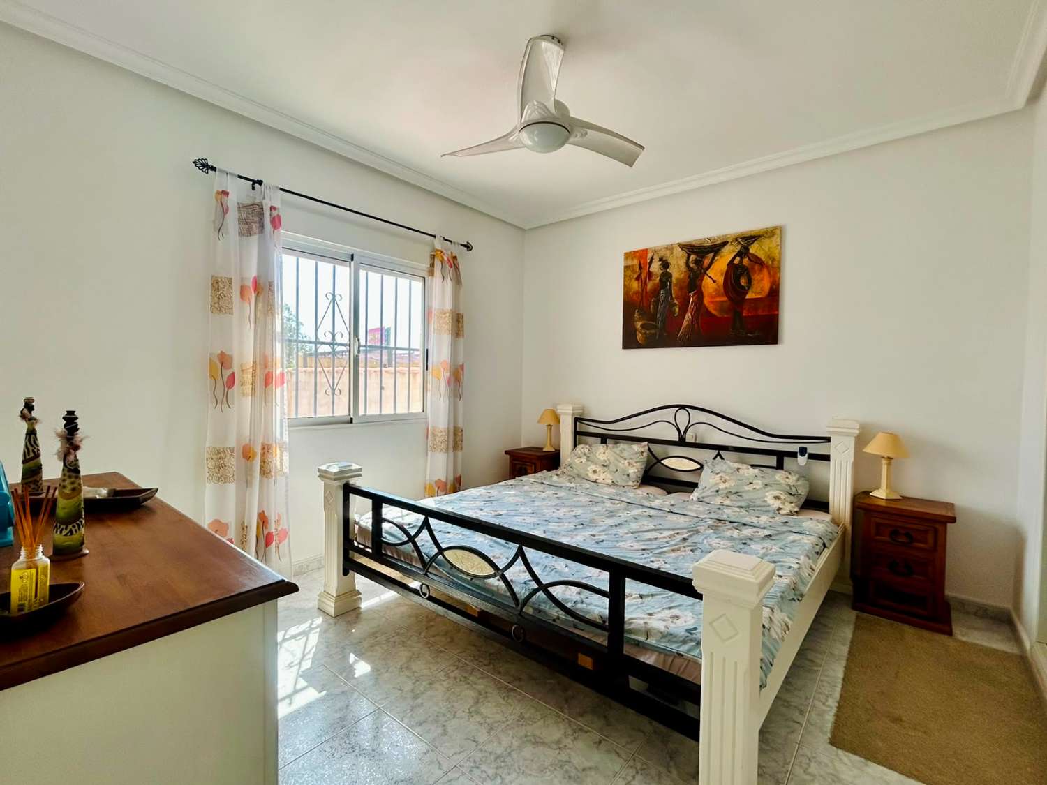VILLA CON AMPLIO JARDÍN PRIVADO Y PISCINA COMUNITARIA EN SAN LUIS, TORREVIEJA